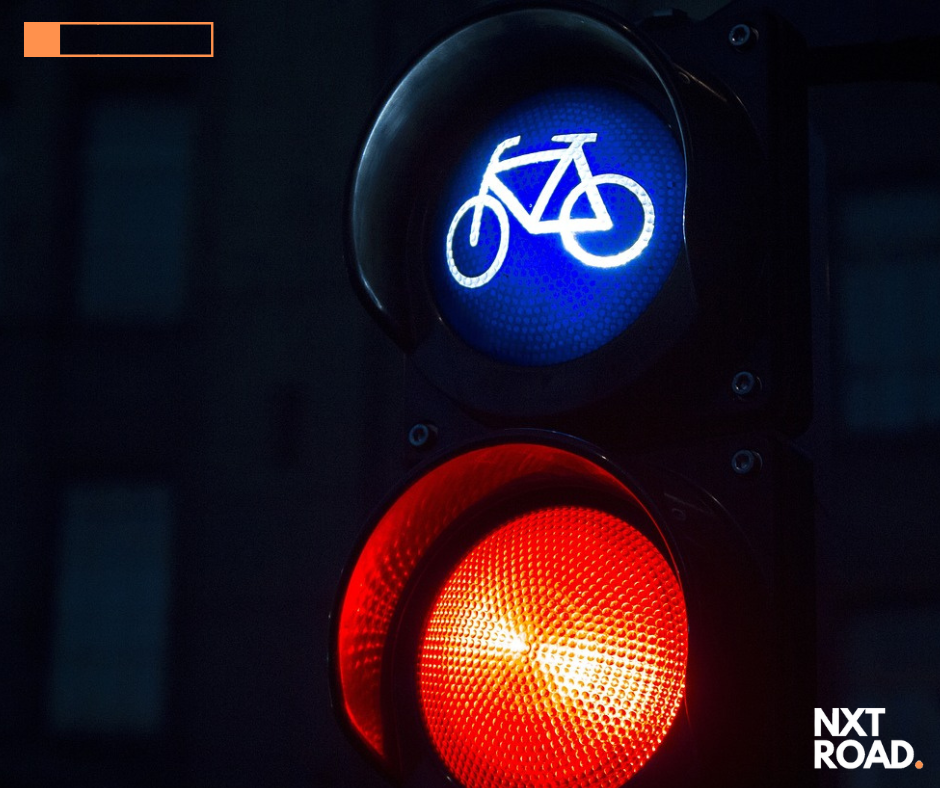 "Rouler de nuit à vélo : quelles lumières sont obligatoires ?"